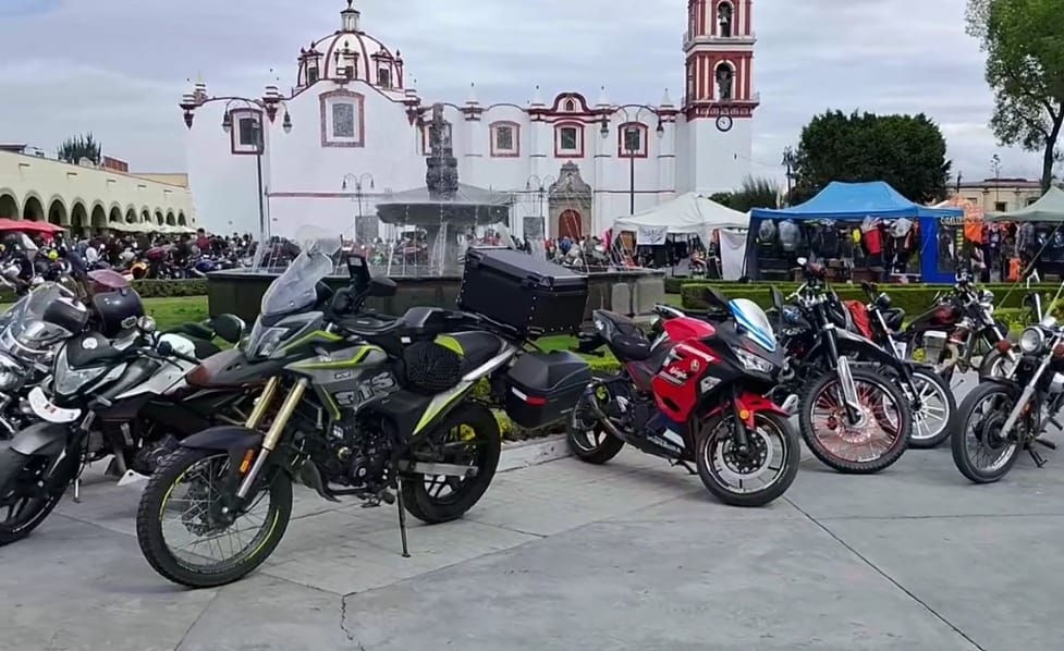Mega rodada de motociclistas llena de vida a San Pedro Cholula
