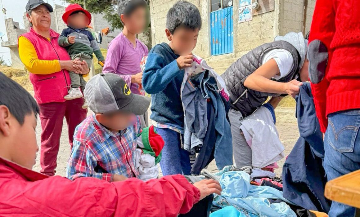 Entrega Huamantla juguetes y prendas abrigadoras en tres comunidades