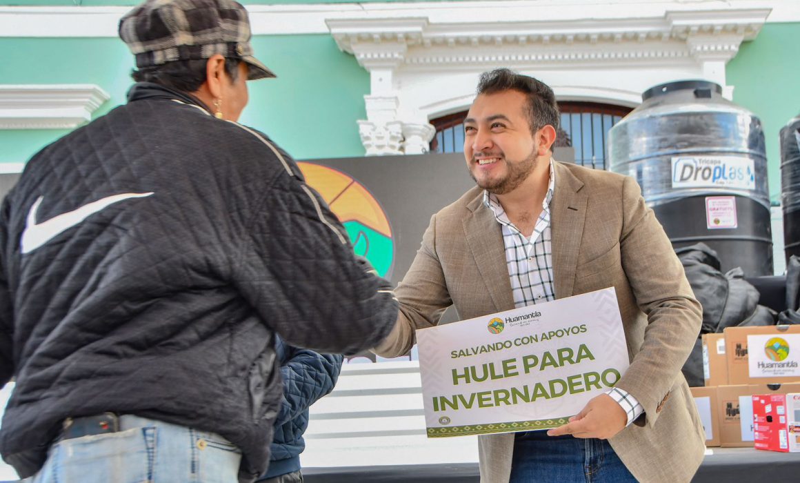 Apoyos se convierten en luces de esperanza para familias: Salvador Santos