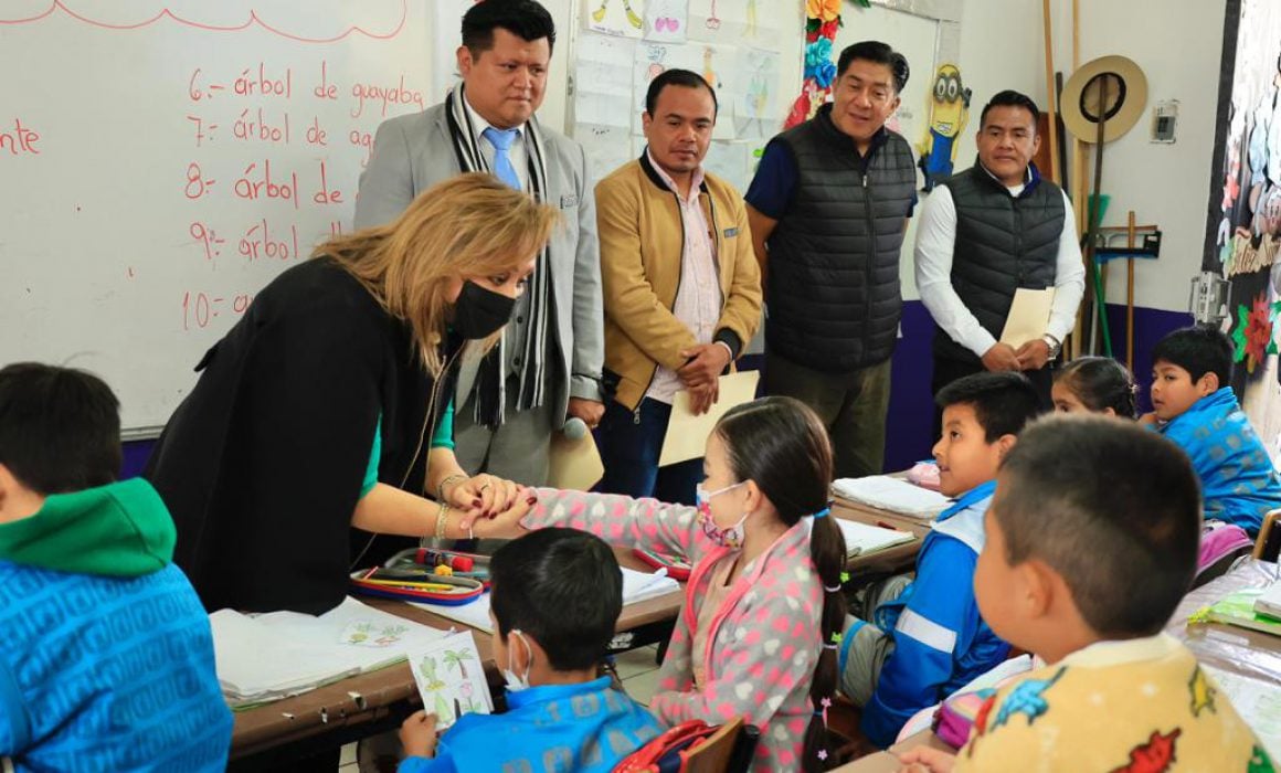 Entregó Lorena Cuéllar rehabilitación de escuela en Nativitas