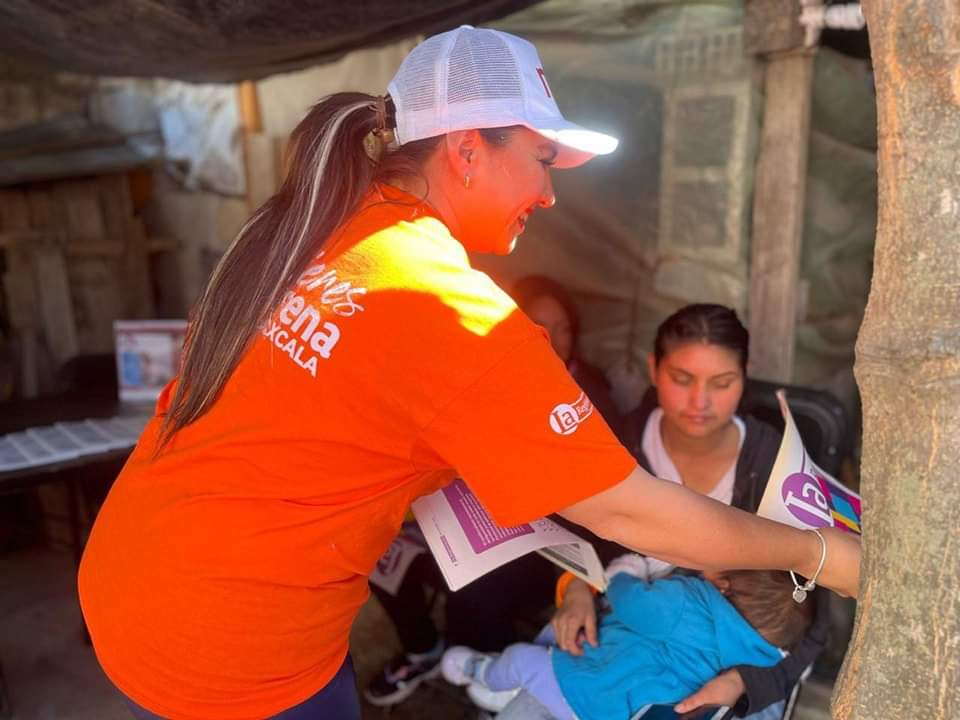 Falsos operadores de Morena solicitan credenciales de INE en Tlaxcala