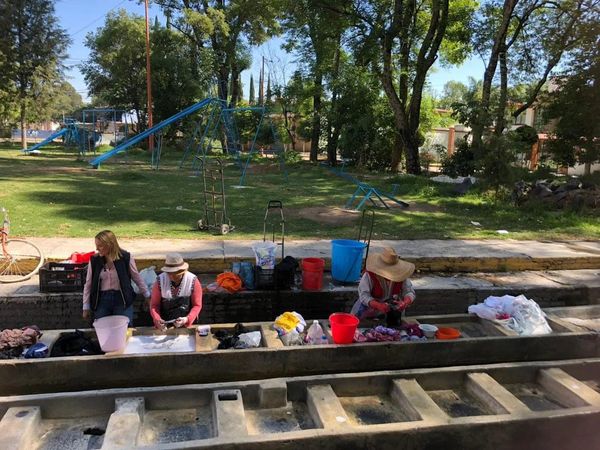 Por: Cortesía Lula Pineda Gemma Gracian rememora su infancia en los lavaderos de Santa Bárbara Almoloya