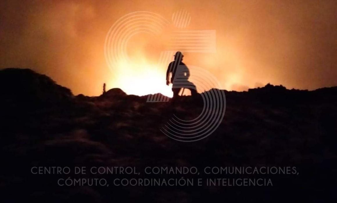 Continúa incendio en relleno sanitario de Panotla; piden extremar cuidados
