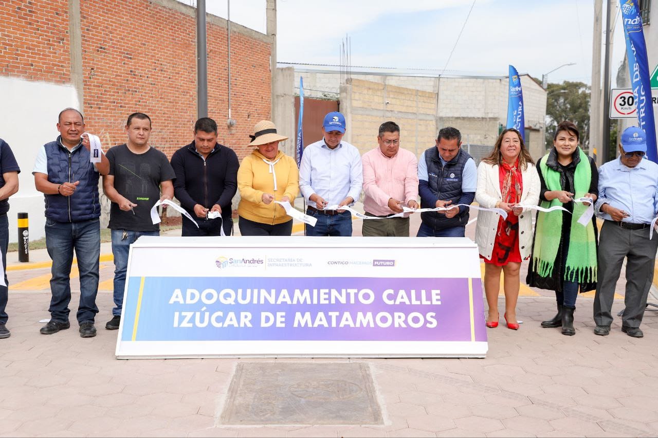 Comunicado oficial Entrega Mundo Tlatehui adoquinamiento de calle Izúcar de Matamoros en San Francisco Acatepec