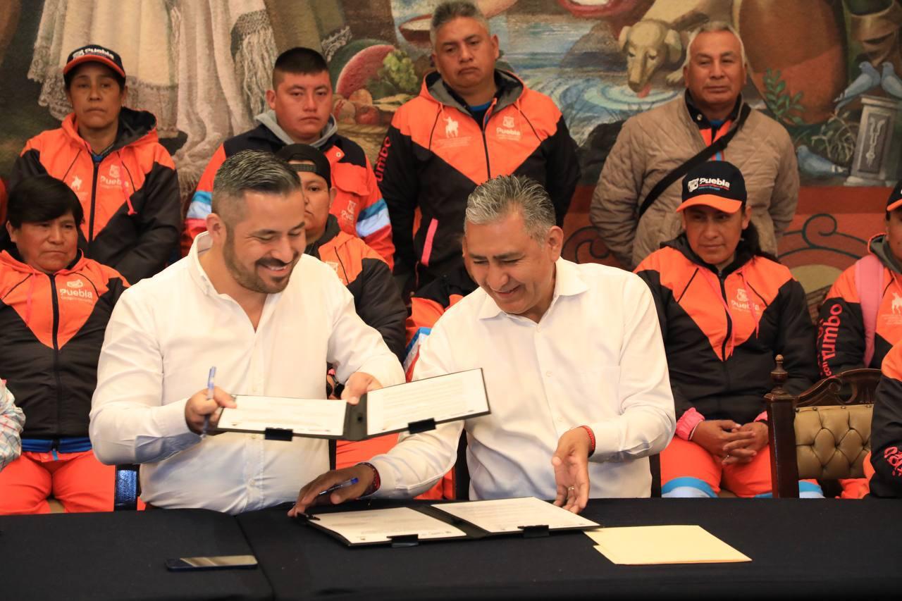 Acuerdan aumento salarial del 4 por ciento y mejoras en prestaciones para trabajadores de limpieza en Puebla