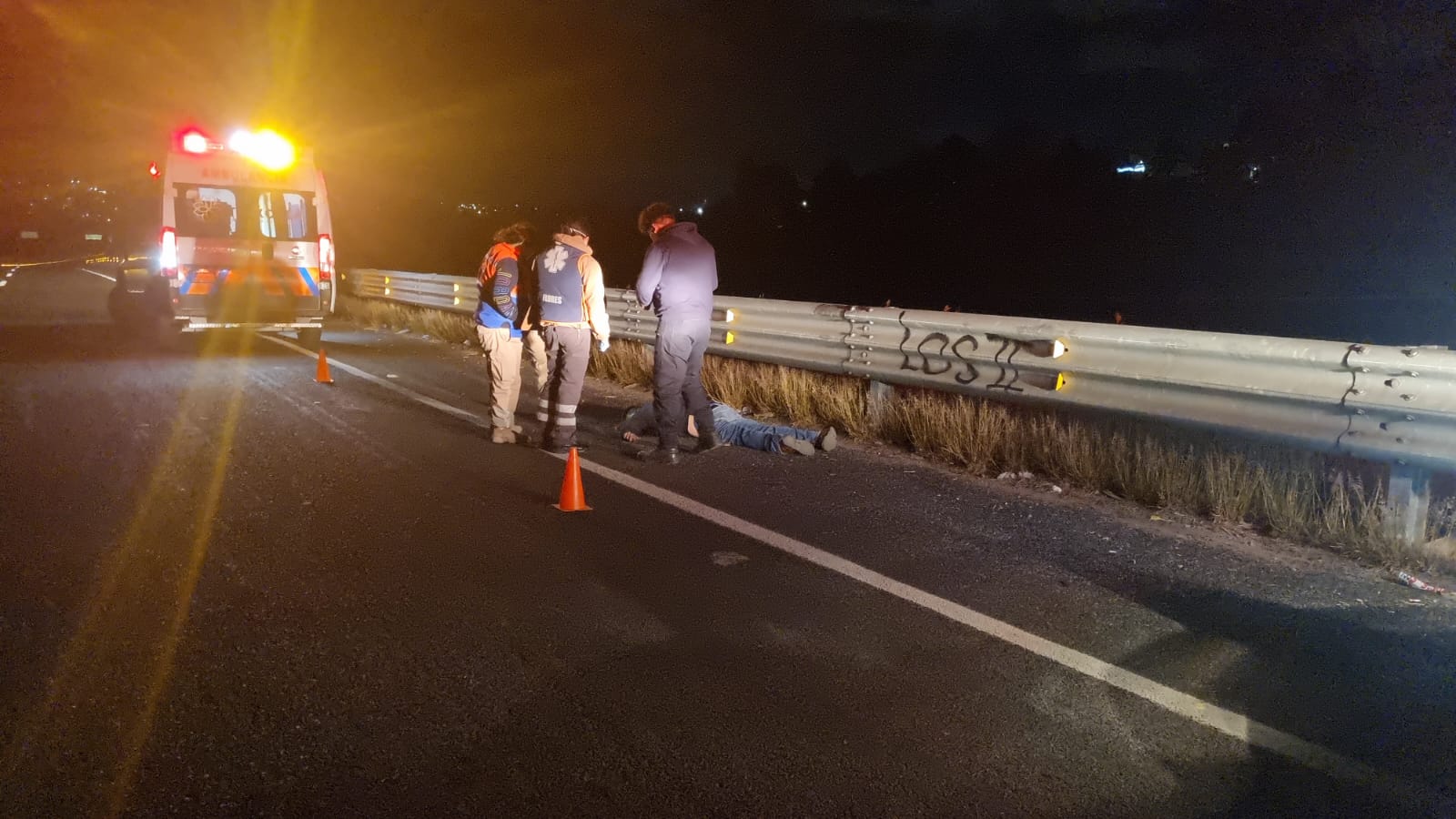Por: Cortesía Localizan a hombre muerto en Libramiento Tlaccala, tenía un balazo en el pómulo
