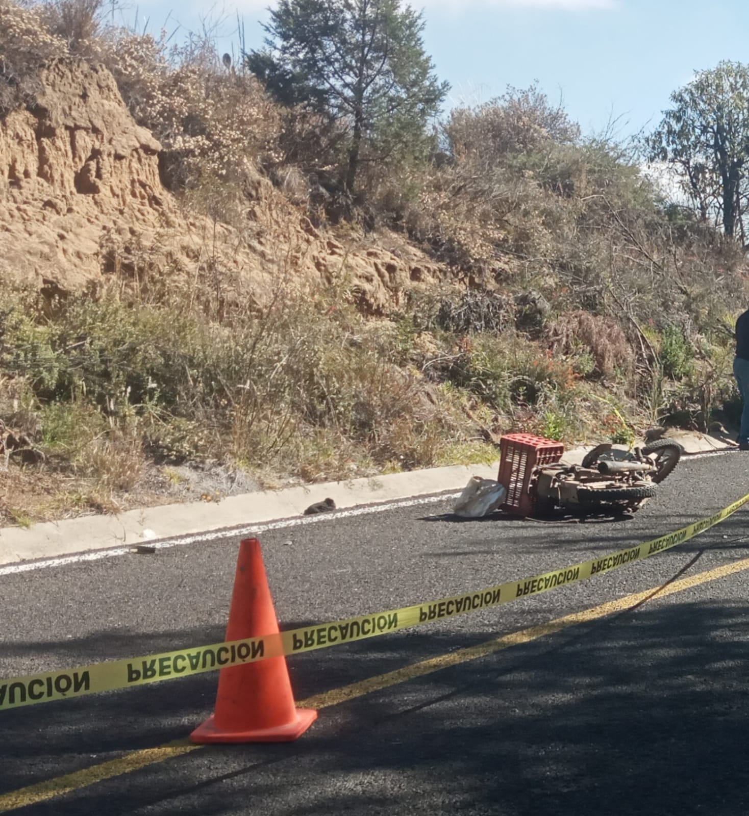 Por: Cortesía Muere motociclista en accidente vial, en Sanctórum; su cuerpo fue recogido por familiares y pobladore