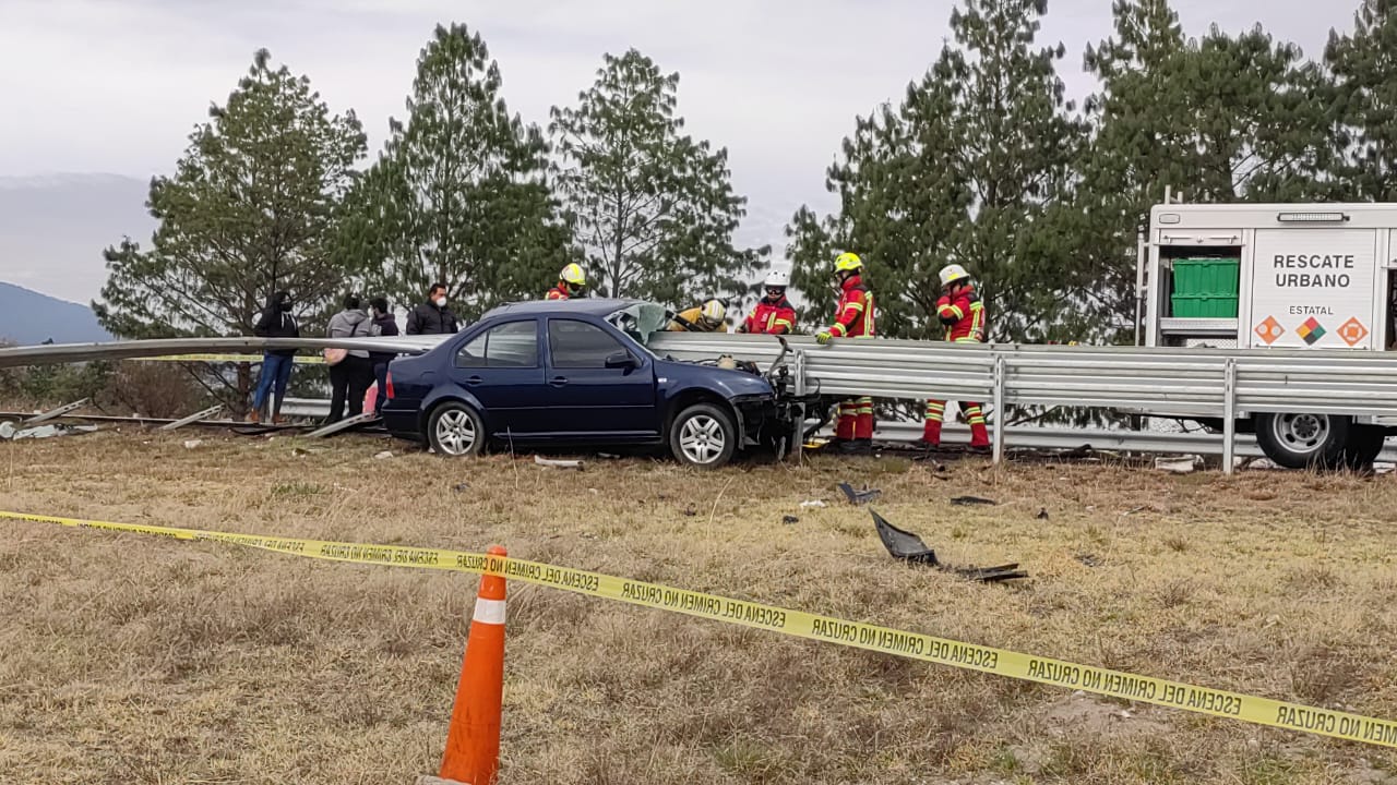 Trágico suceso en la Amozoc-Perote: hombre pierde la vida al atravesar la barra de contención
