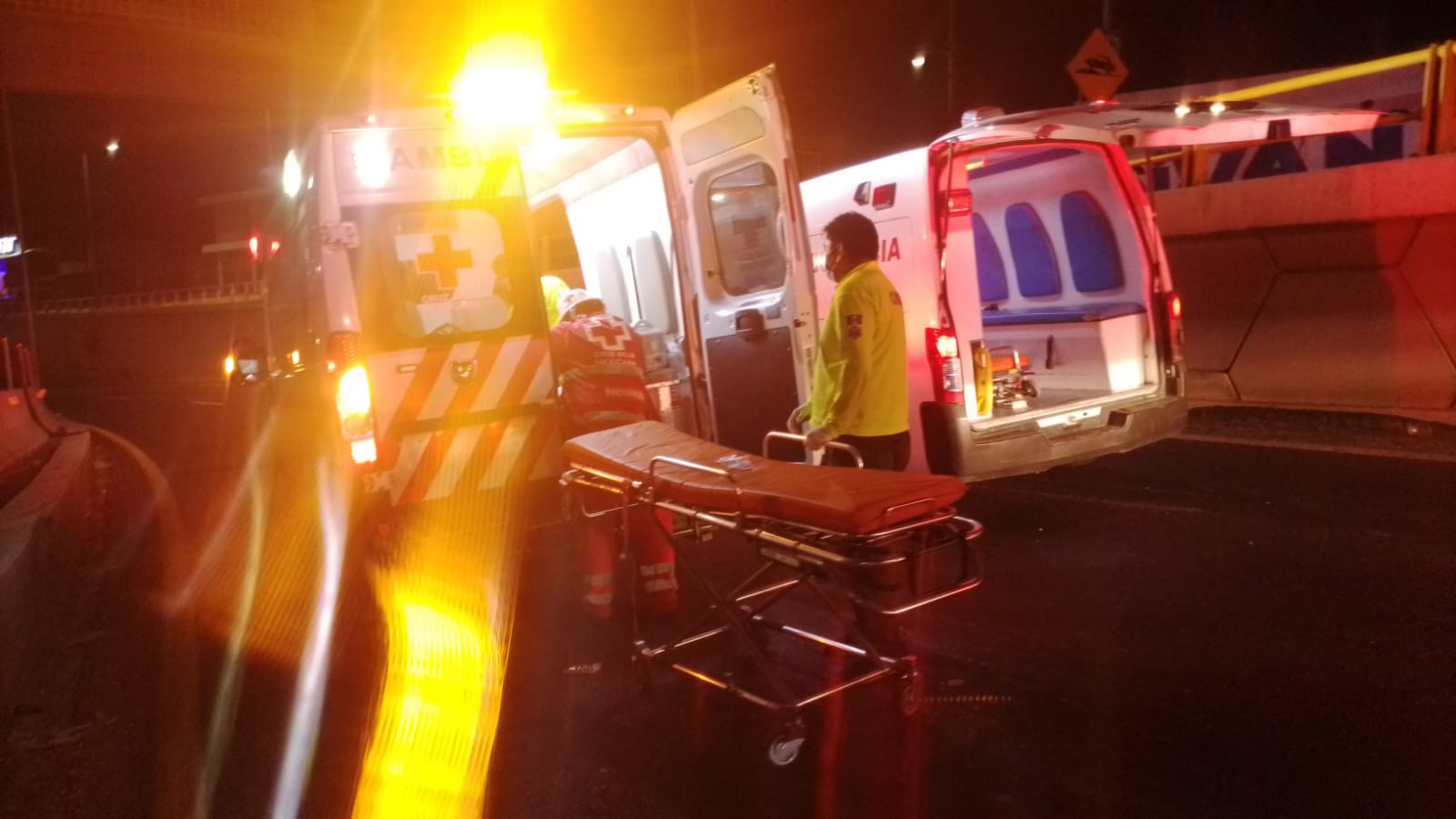 Se accidentan jóvenes motociclistas en Apetatitlán, uno fue intubado por la gravedad de sus heridas