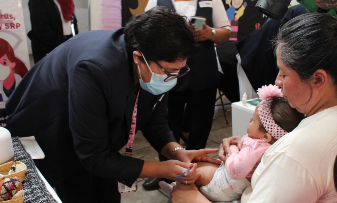 Otorga sector salud vacunas gratuitas contra Influenza, Covid-19 y VPH