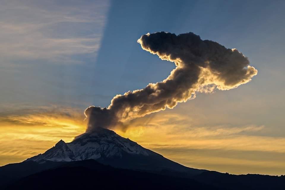 Reportan municipios al centro y sur de Tlaxcala caída de ceniza del Popocatépetl