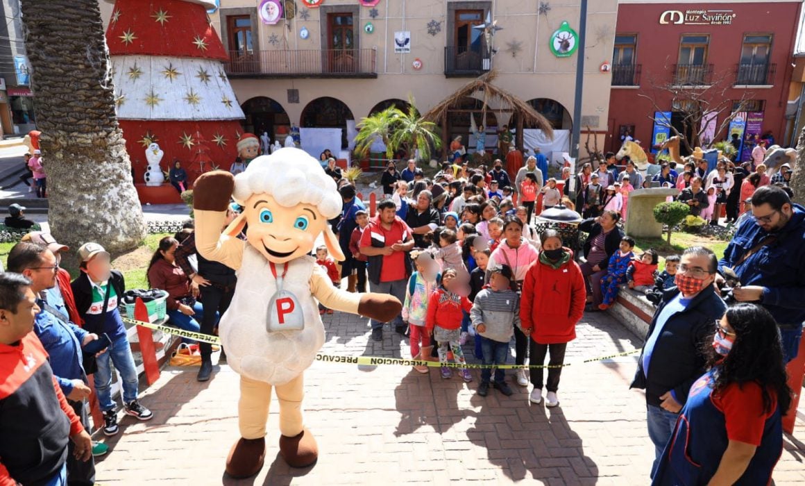 Por: Cortesía Presidenta del DIF municipal y Grupo Providencia entregan juguetes en Chiautempan