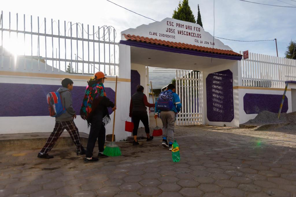 Regresan a clases más 270 mil de estudiantes tlaxcaltecas
