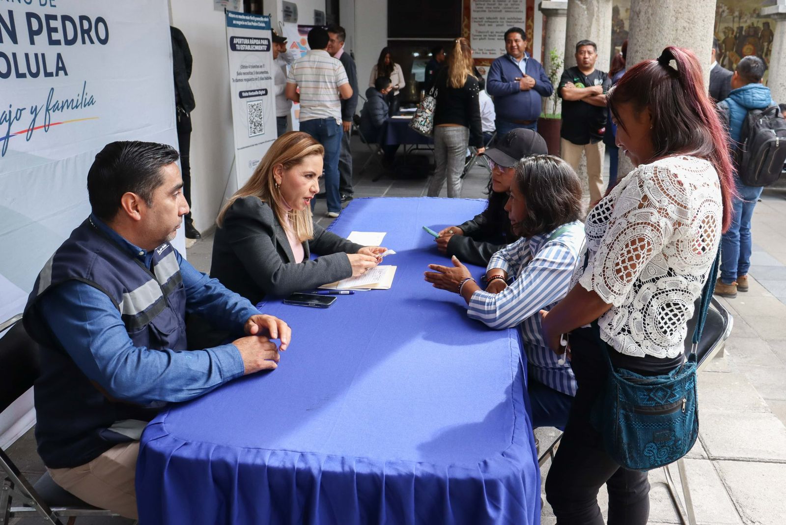 Comunicado oficial Paola Angon entrega 30 licencias más a comercios que aprovechan el 85% de descuento al regularizarse