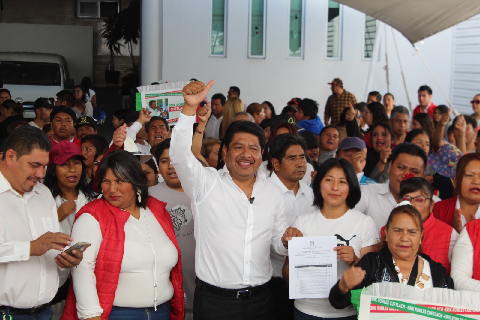 Por: Cortesía Lula Pineda Erik Robles se registra como aspirante a la alcaldía de Coronango