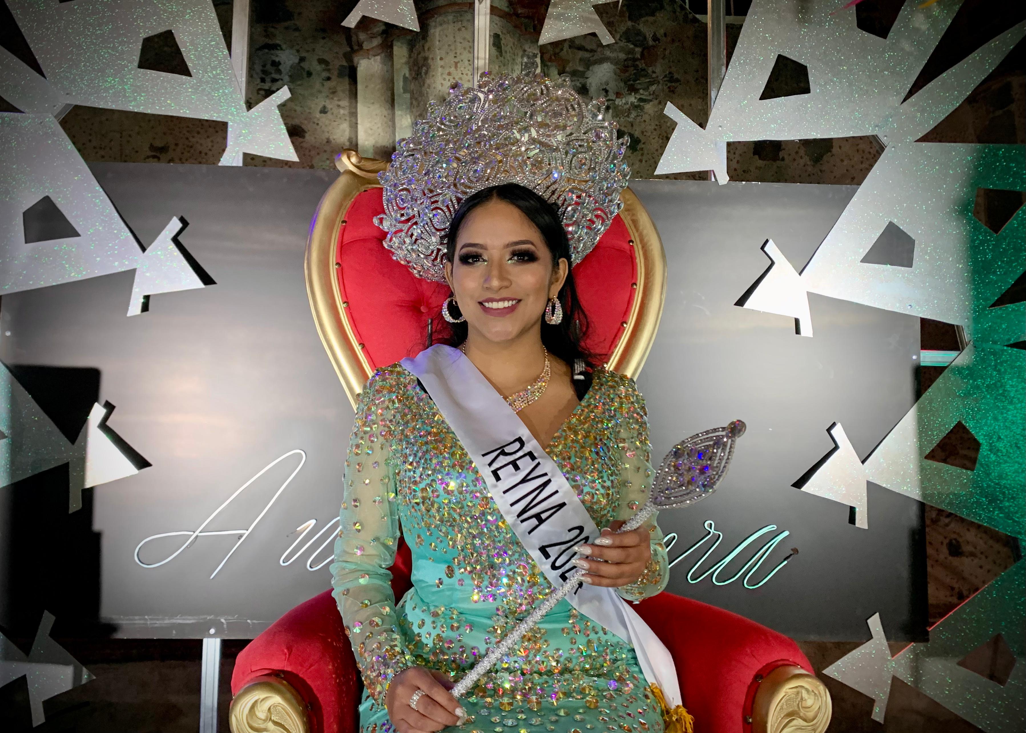 Por: Cortesía Coronan a Ana Laura Abundis Morales como reina de carnaval en San Francisco Tlacuilohcan