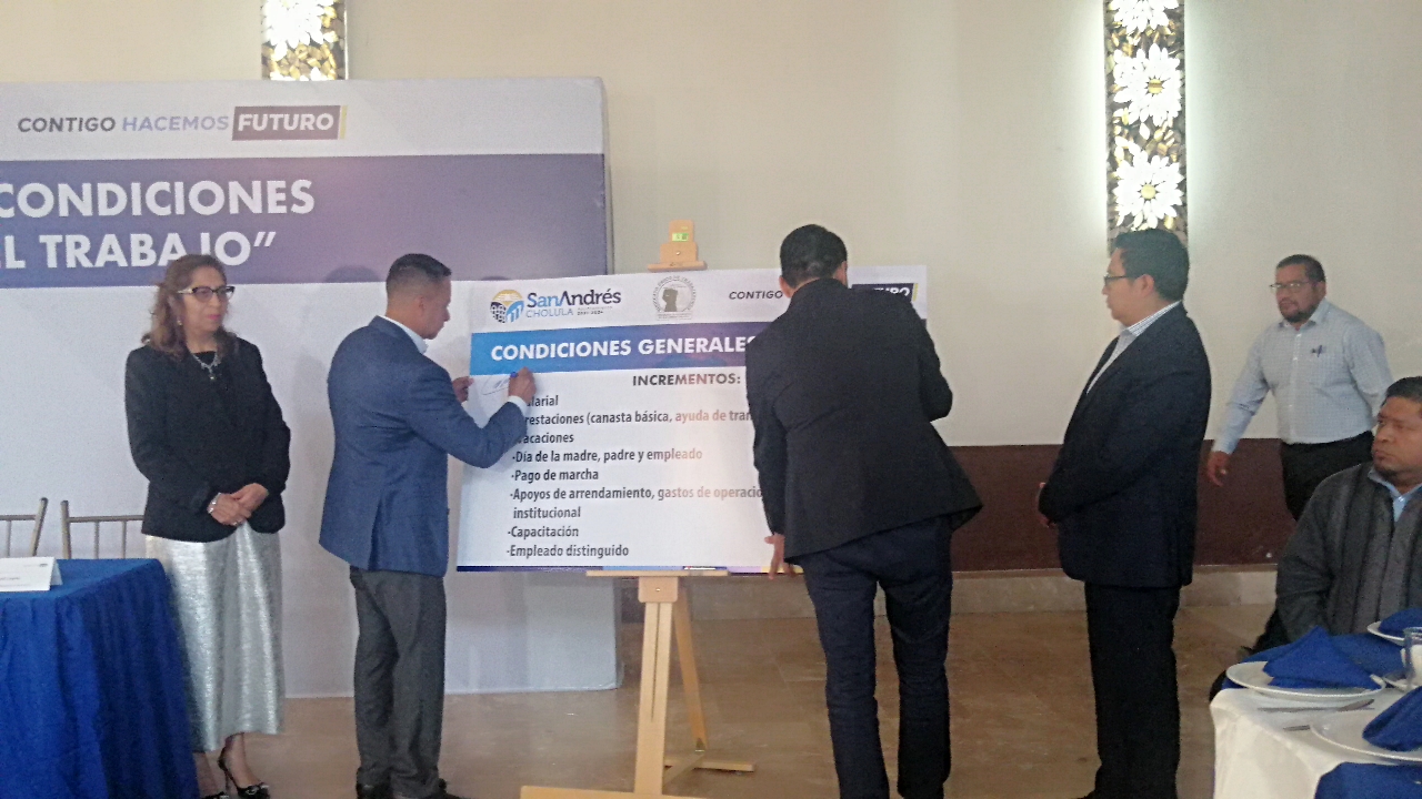 Por: Cortesía Lula Pineda Alcanzados acuerdos benefician a trabajadores municipales de San Andrés Cholula