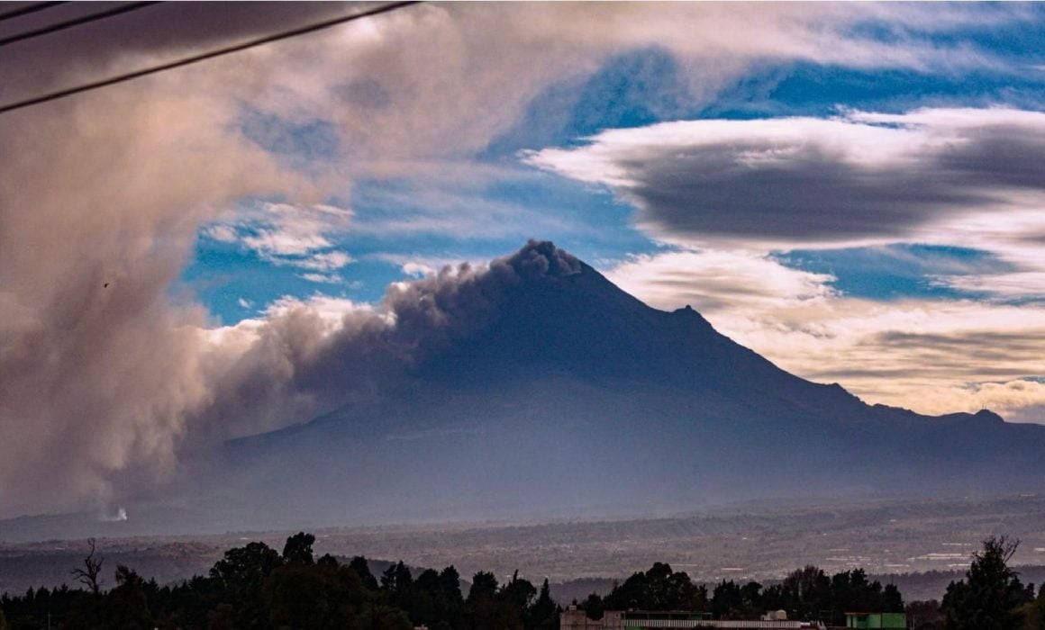 Persisten fumarolas del Popocatépetl