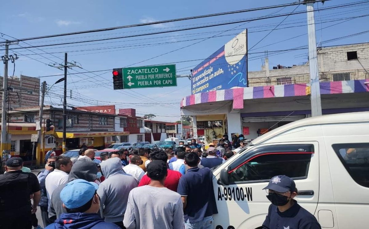 Por: Cortesía Protestan transportistas de Tlaxcala contra invasión de rutas del sur