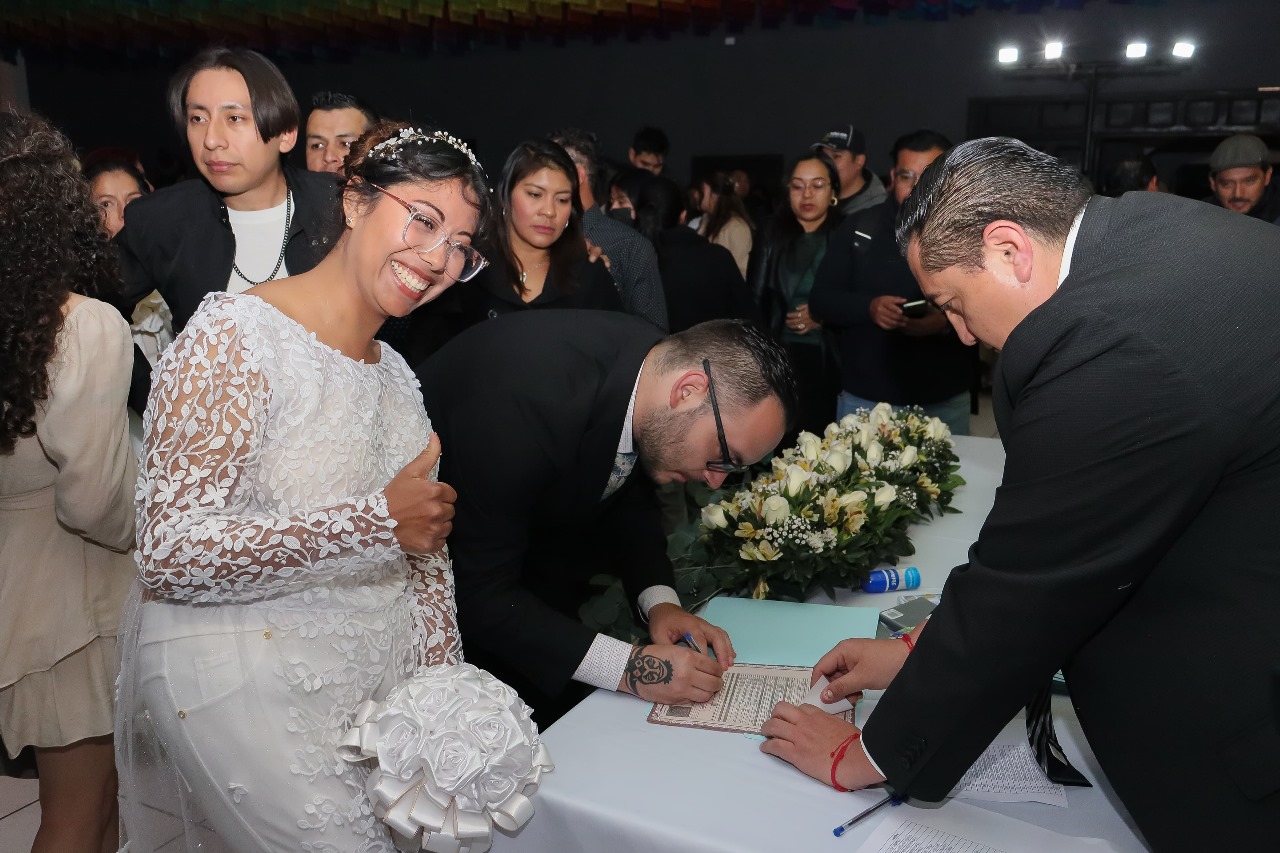 Celebra Paola Angon Bodas Colectivas, en el marco del Día del Amor y la Amistad 