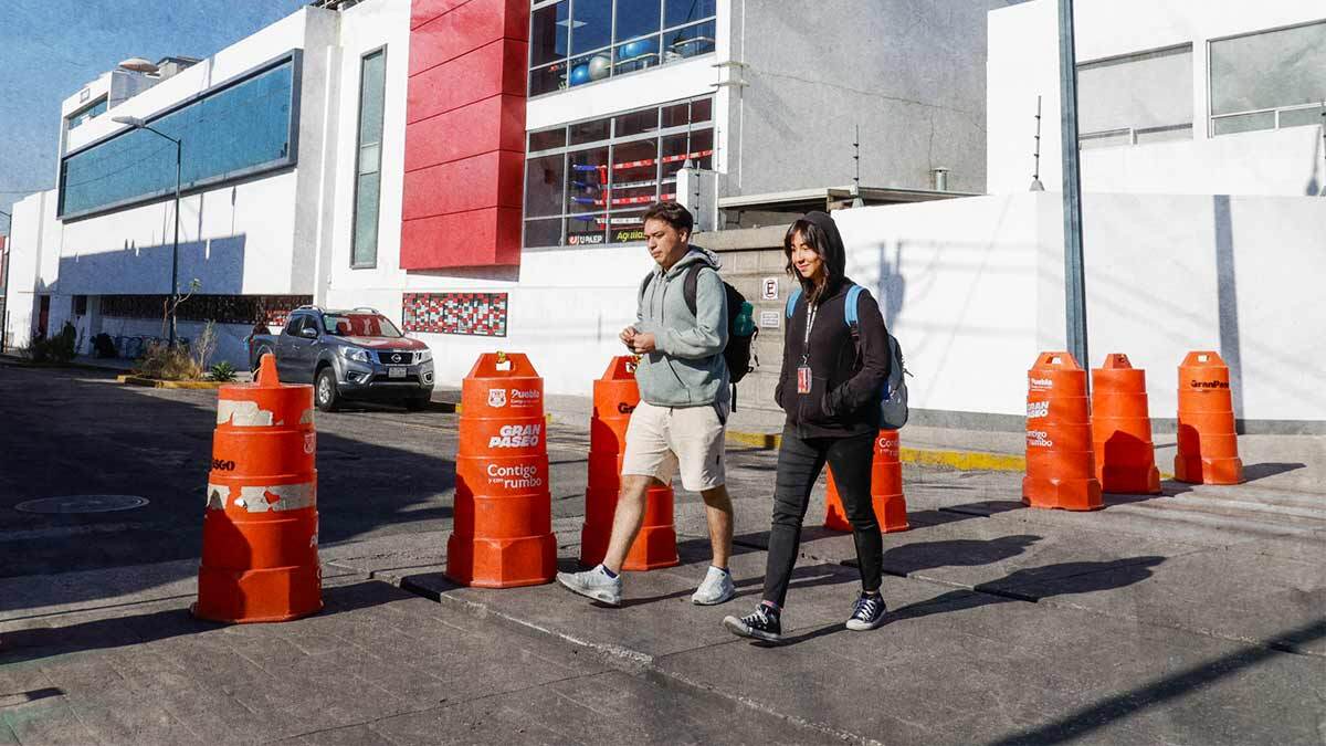 Continúa el proyecto de peatonalización en las calles cercanas a la UPAEP a pesar de la oposición judicial
