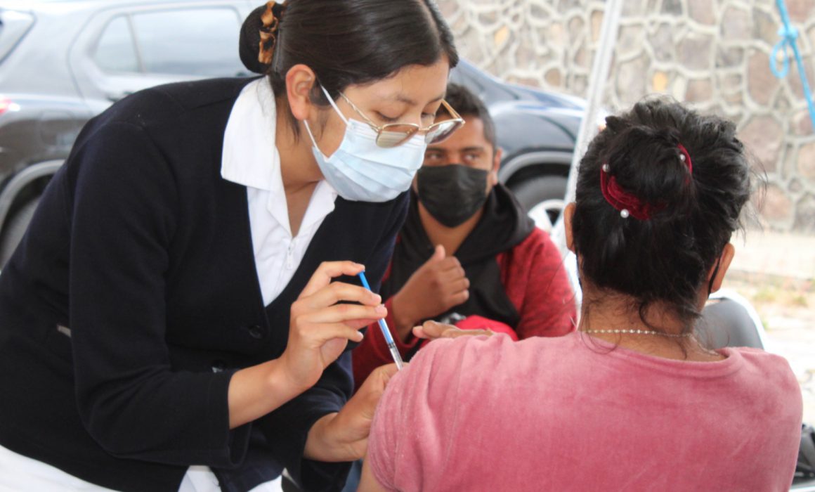 Mantiene Sesa vacunación gratuita contra influenza y Covid 19 en Tlaxcala