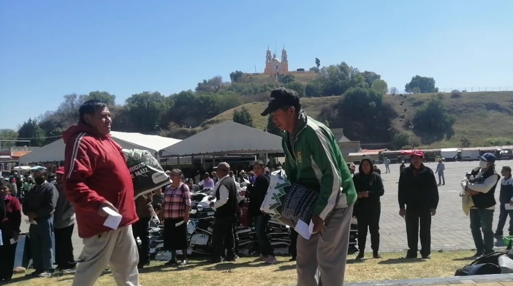 Por: Cortesía Lula Pineda Gobierno de Paola Angon beneficia a más de 450 agricultores cholulatecas con fertilizantes