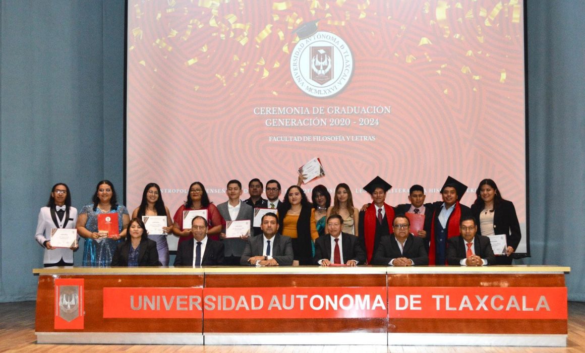 Egresó UATX generación 2024 de la Facultad de Filosofía y Letras