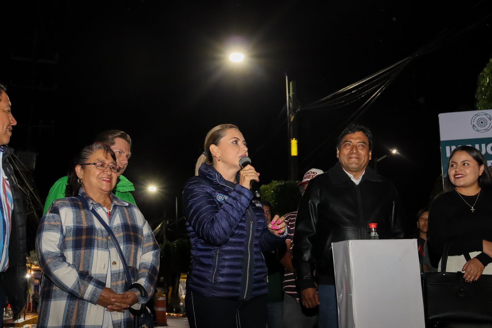 comunicado oficial Inaugura Paola Angon alumbrado principal en Santiago Momoxpan