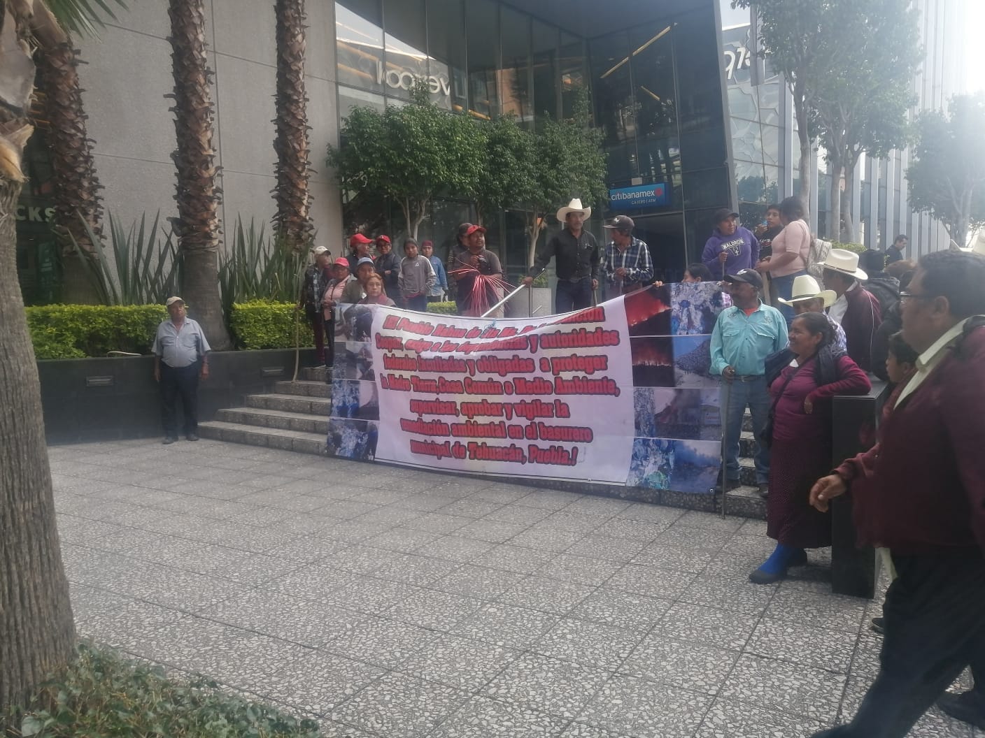 Por: Cortesía Lula Pineda Protesta Unión de Pueblos y Fraccionamientos contra el Basurero y en Defensa del Agua en la Profepa