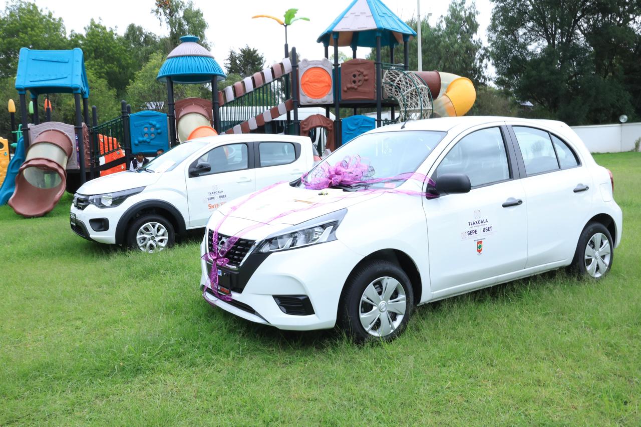 Entrega gobernadora Lorena Cuéllar 33 vehículos a trabajadores de la educación