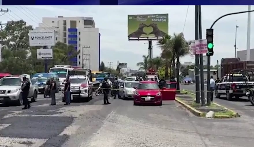 Por: Cortesía Lula Pineda Un herido deja asalto frente a centro comercial Cruz del Sur en Cuautlancingo