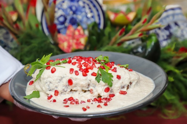 Por: Cortesía Recibe Puebla certificación del chile en nogada como auténtico platillo poblano