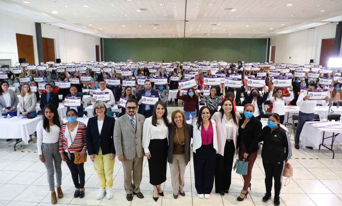 Por: Cortesía Entrega LCC y Sedif paquetes de emprendimiento a mujeres jefas de familia