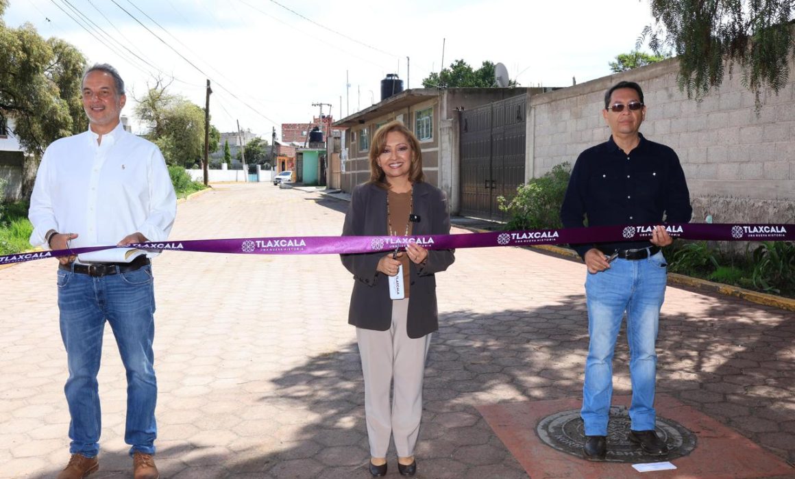 Entrega Lorena Cuéllar obra pública en Totolac y Apizaco