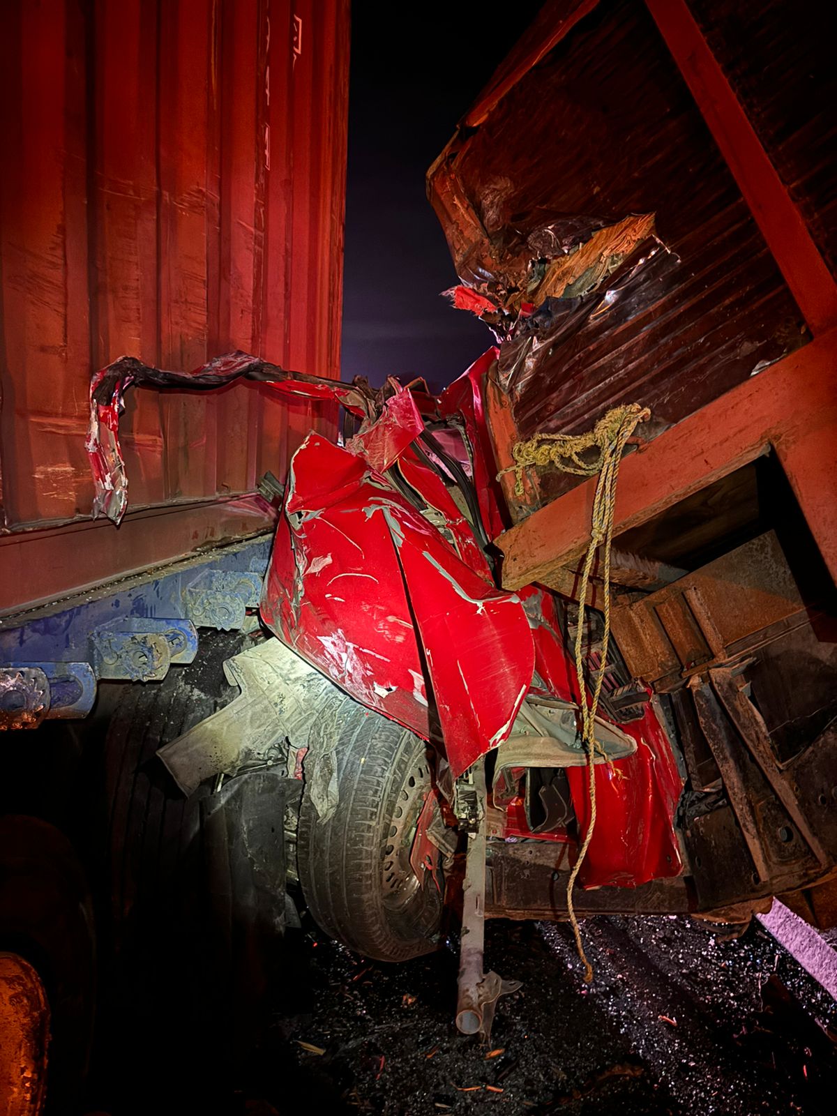 Por: Cortesía Muere prensado conductor de camioneta en la Amozoc-Perote