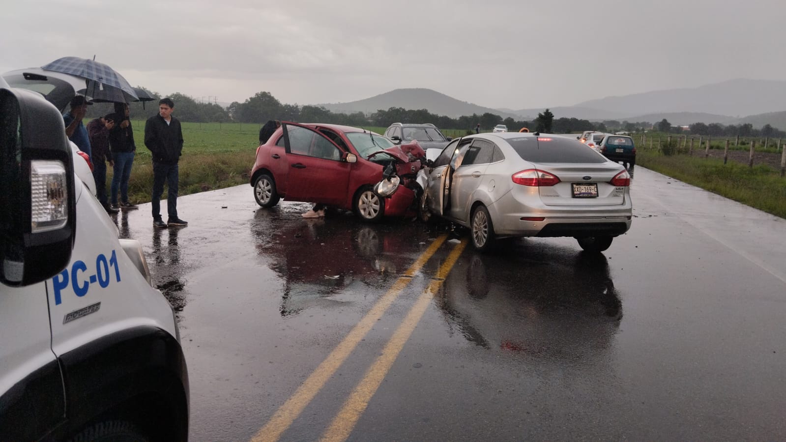 Encontronazo entre dos vehículos en el Libramiento Tlaxco-Tejocotal deja un muerto y seis heridos