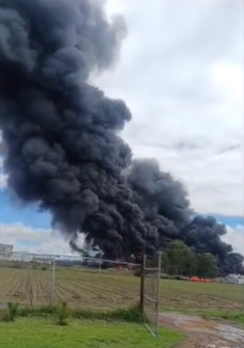 Por: Cortesía Se incendia maderería en San Gregorio Atzompa