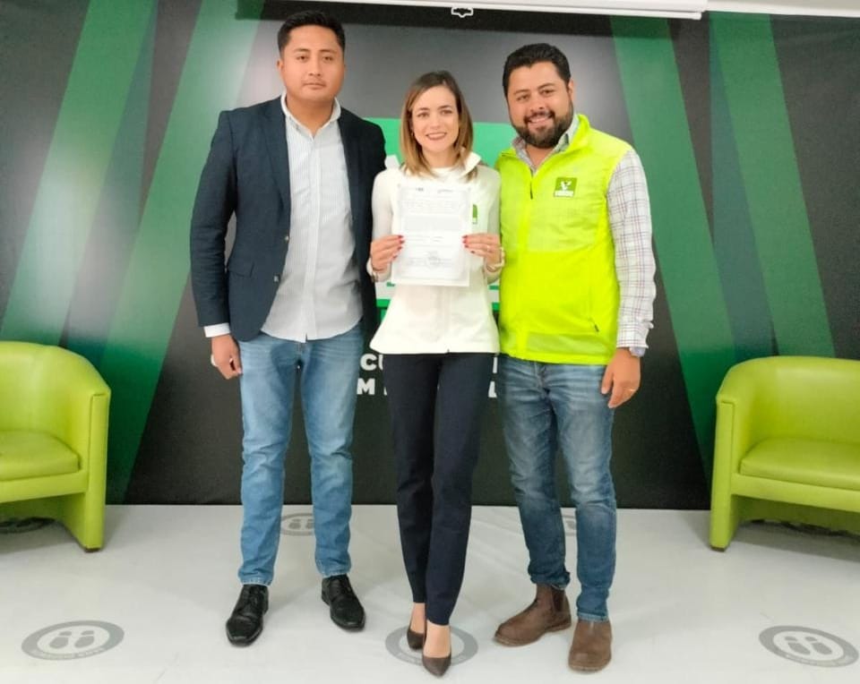 Por: Cortesía Lula Pineda Carolina Fernandez Fábre recibe constancia como regidora de San Pedro Cholula por el Partido Verde