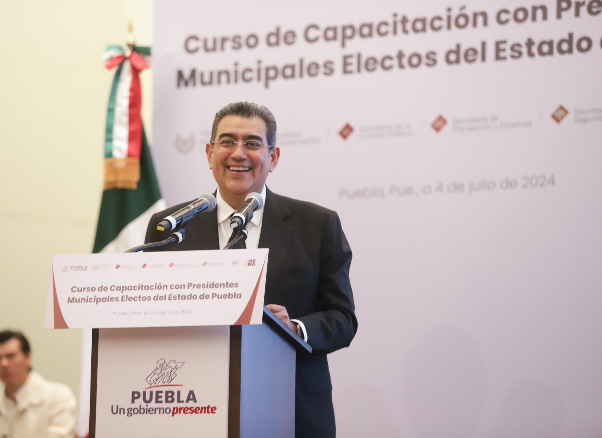 Sergio Salomón justifica imagen de Javier López Zavala en "Sala Secretarios"; afirma que es historia 