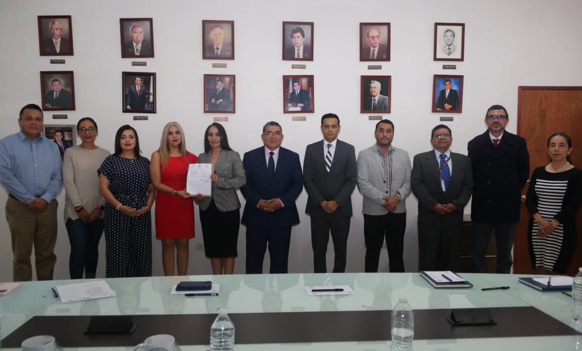 Firman convenio de colaboración UATX y el IFDP