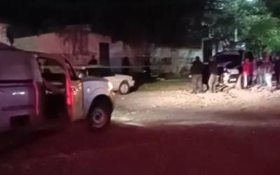 Por: Cortesía Un hombre perdió la vida cuando revisaba su coche en Puebla