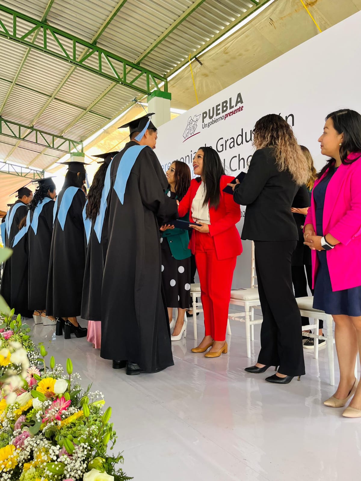 Por: Cortesía Lula Pineda TTonantzin Fernández, asiste como invitada de honor a graduaciones del CECyTE