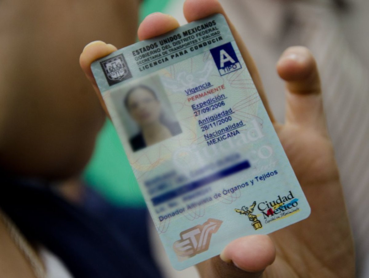 Por: Cortesía AMLO anuncia posible regreso de licencias permanentes en CDMX