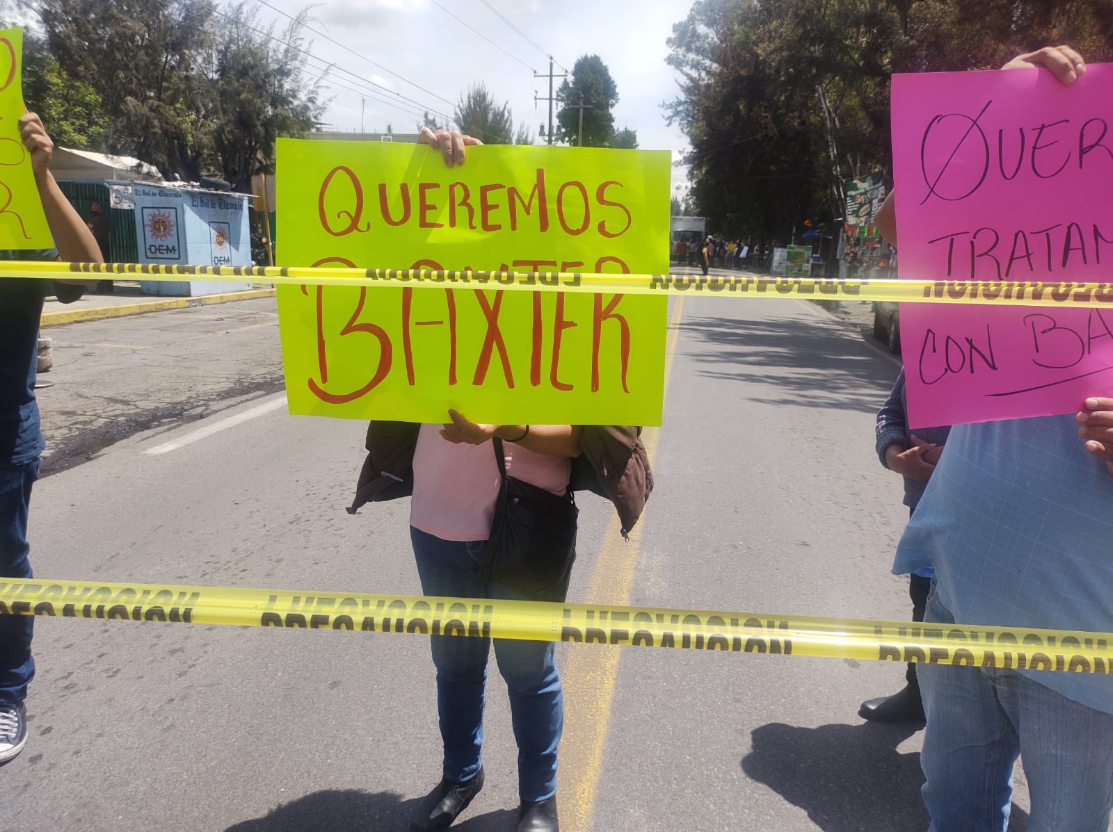 Por falta de tratamientos, bloquean enfermos renales Avenida Universidad