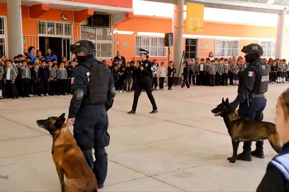 Por: Cortesía Lula Pineda Edmundo Tlatehui preside Ceremonia Cívica y abordan temas de seguridad en Escuela Primaria Lázaro Cárdenas