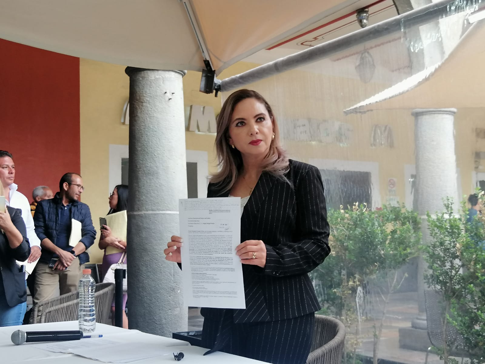 Por: Cortesía Lula Pineda Presenta denuncia por violencia política en razón de género Paola Angon Silva contra Augusta Díaz de Rivera