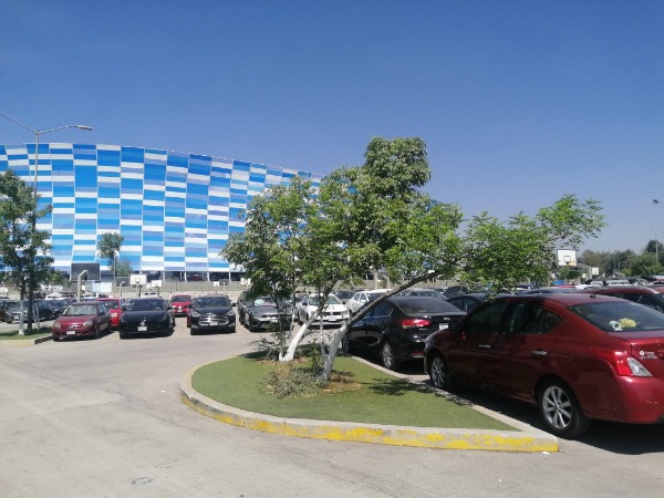 Estacionamientos de estadios de Puebla seguirán bajo administración de franeleros 