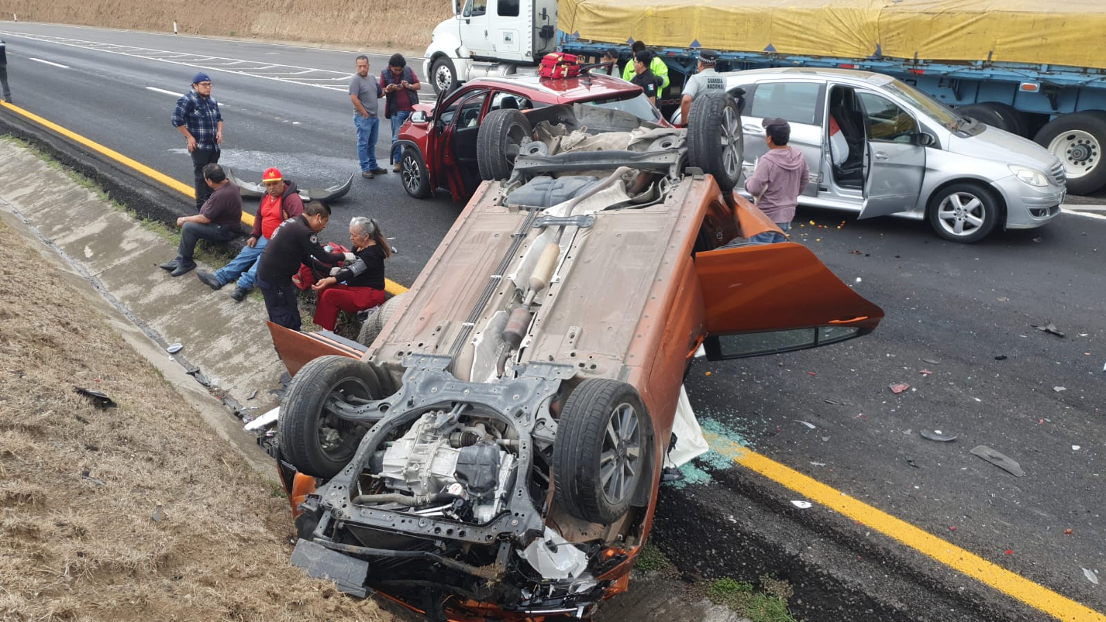 Varios heridos en el Libramiento Apizaco-Huamantla tras carambola vehicular