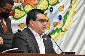 Respalda legislativo concesiones de taxi por mototaxis